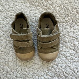 Zara baby leather sneakers size 4